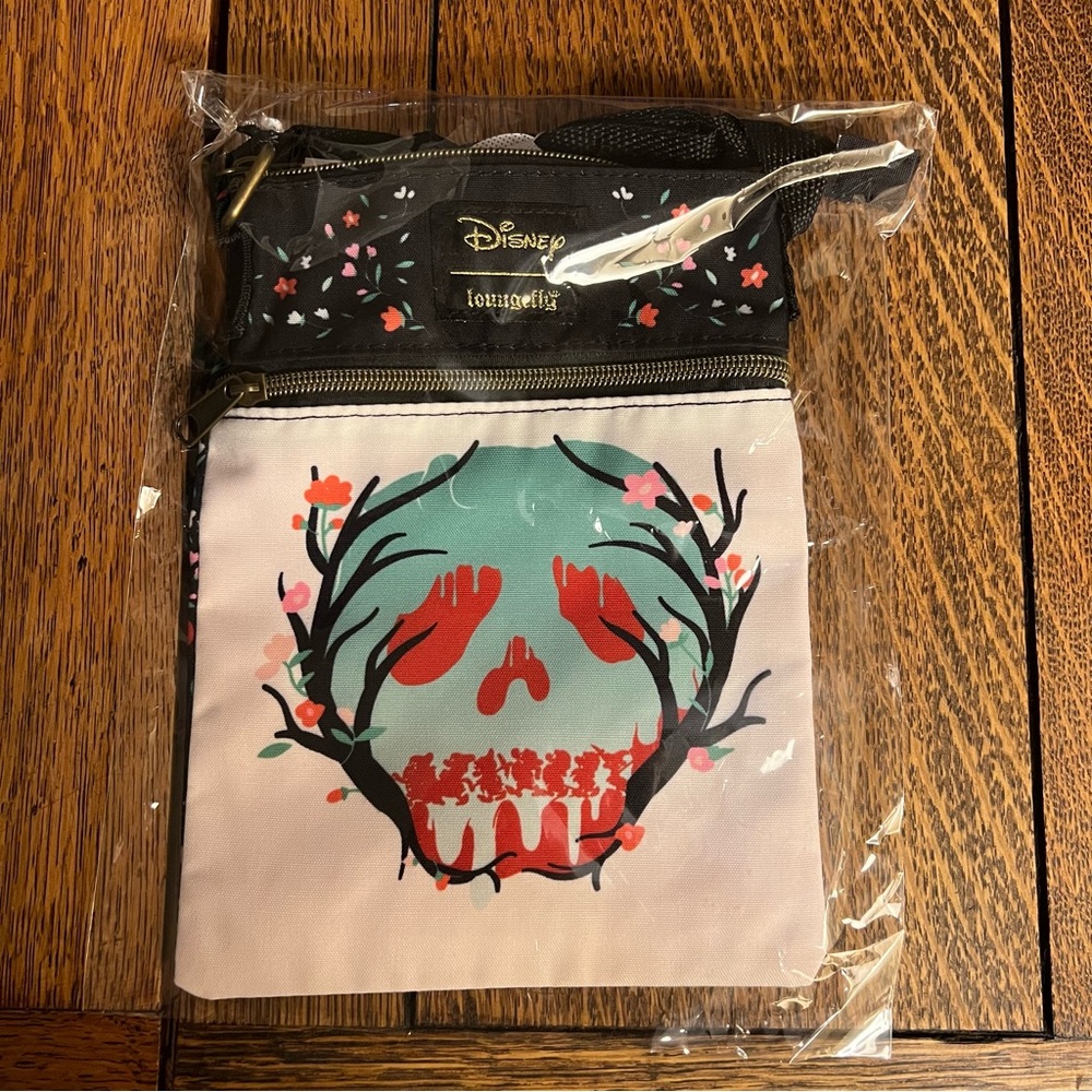 NWT Disney Loungefly Snow White Poison Apple Crossbody